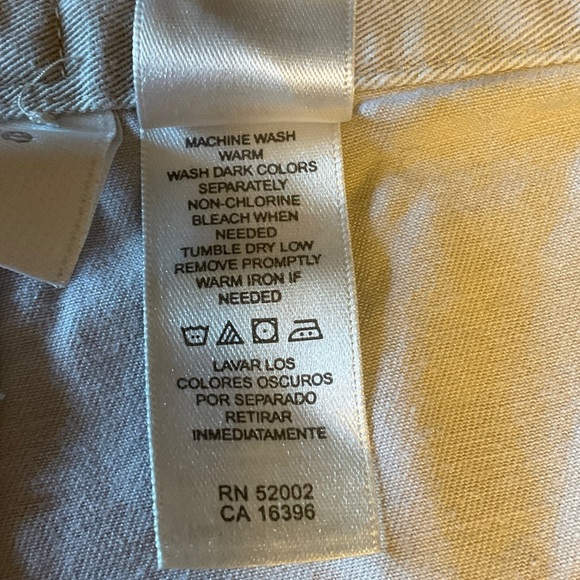 Liz Claiborne Women's Cream Shorts - Picture 6 of 6